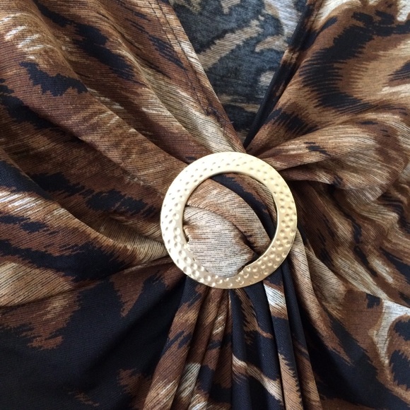 ❣️2/$20❣️ In Studio Patterned Top - Picture 5 of 5